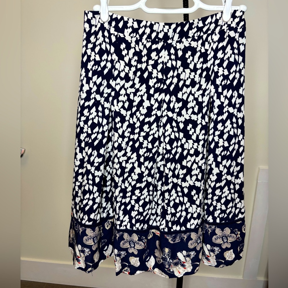 Solitaire Navy and White Patterned A-Line Skirt